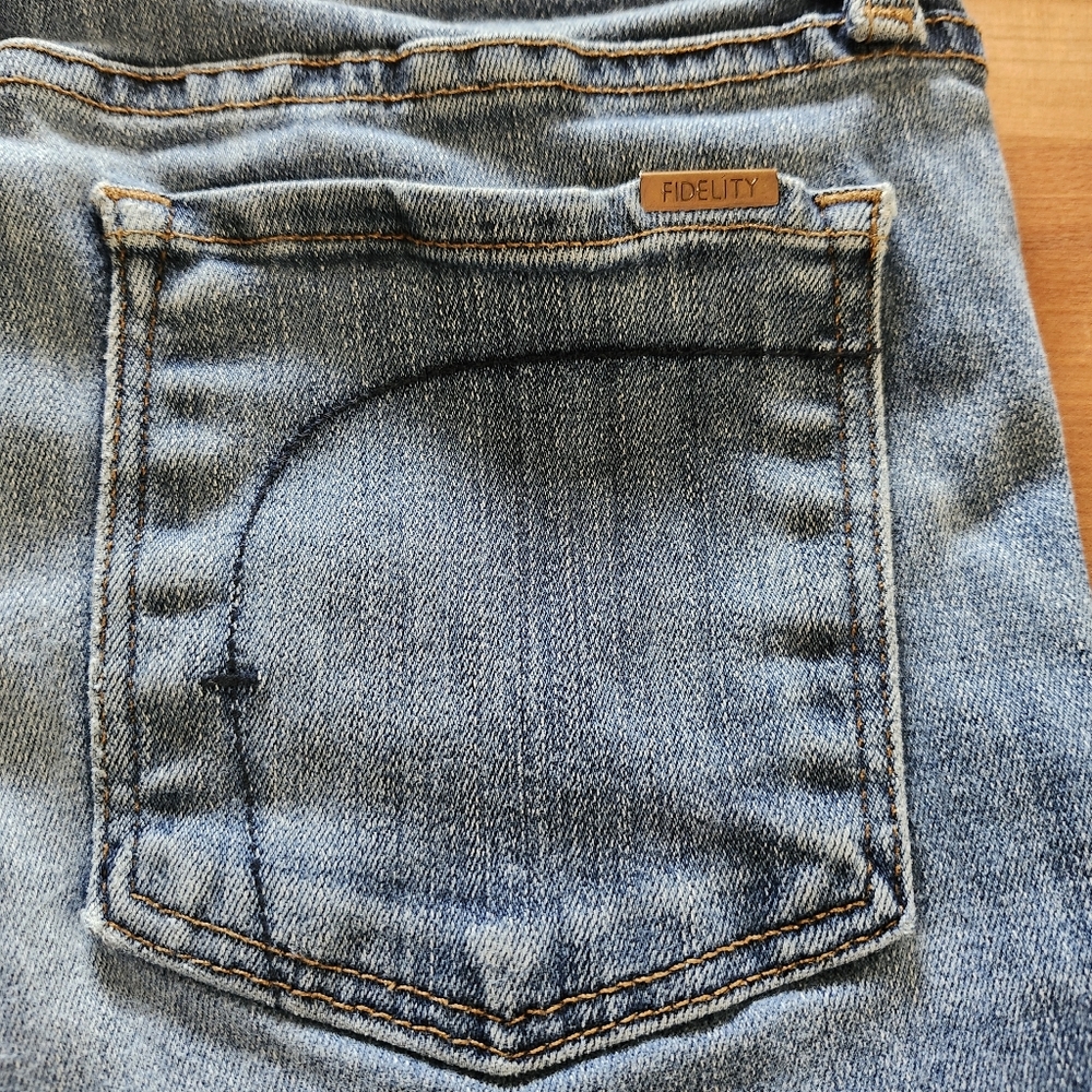 Fidelity Denim Women's Classic Blue Jeans. Size 26. - Picture 14 of 14